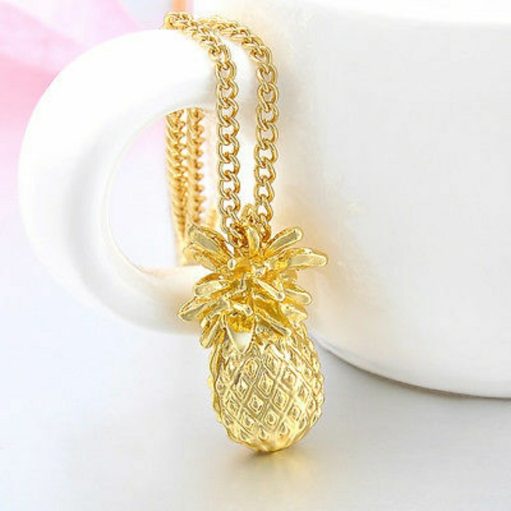 ✨ Gold Pineapple charm necklace 🍍